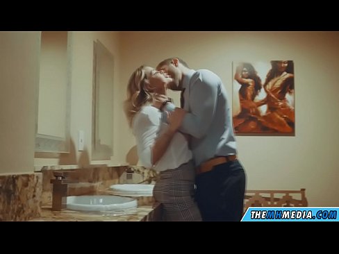❤️ जब एक बस्टी ब्लोंड आपको पब्लिक टॉयलेट में बहकाती है ️  सेक्स hi.sayhentai.ru पर  ❤